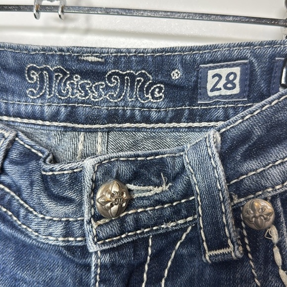 Miss Me Sz 28 Med Wash Rhinestone Silver Embellished Denim Bling Cropped Jeans - Picture 9 of 11